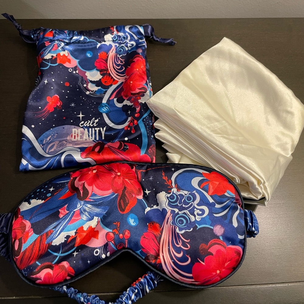 Cult Beauty Satin Pillow Case Ivory + Sleep Mask Christmas Print + Pouch